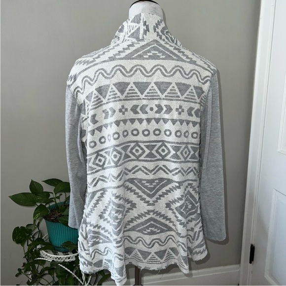 Maurice’s grey Aztec cardigan size large - Picture 3 of 7